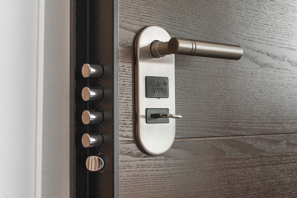 door-1089560_960_720.jpg